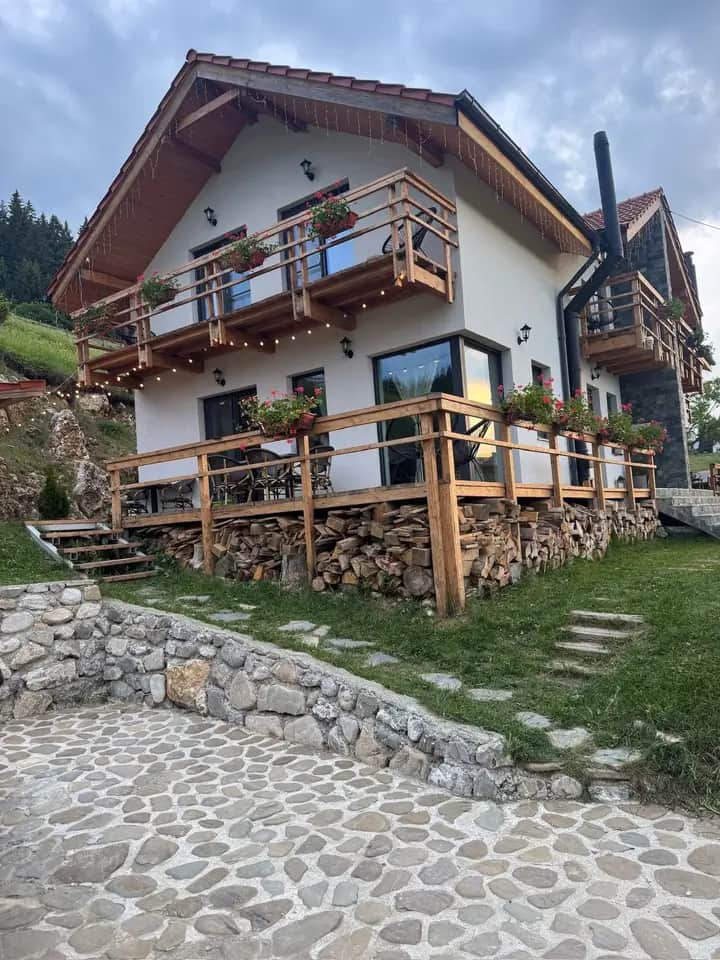 Imagine Casa de Sub Munte Fundata