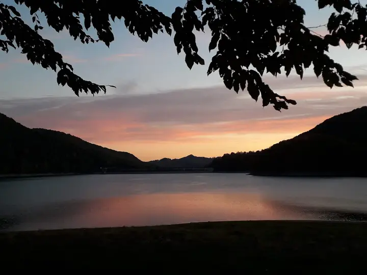 Luxury Lake House & Glamping - Imagine 3