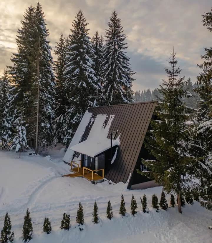 Imagine Black Raven Cabin