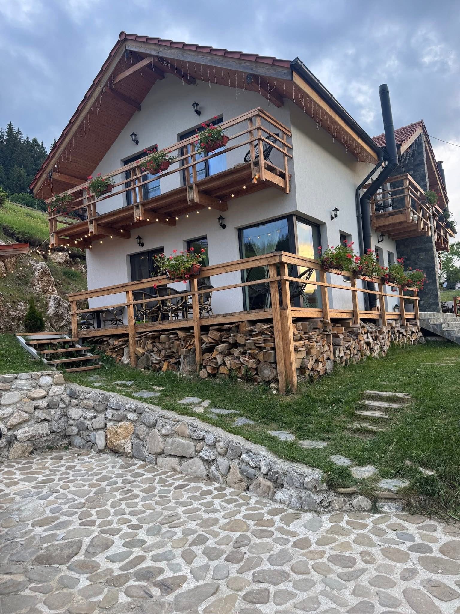 Imagine Casa de Sub Munte Fundata