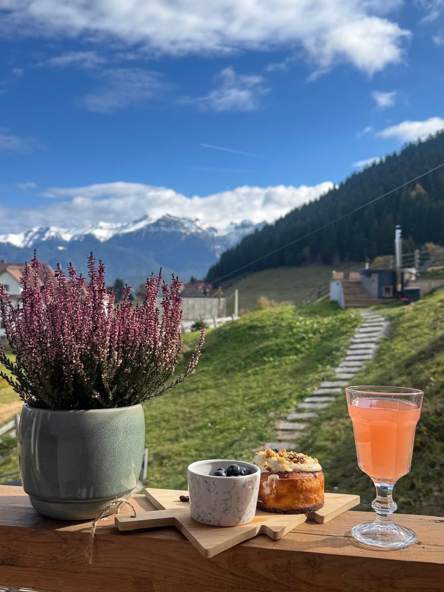 Casa de Sub Munte Fundata - Imagine 3