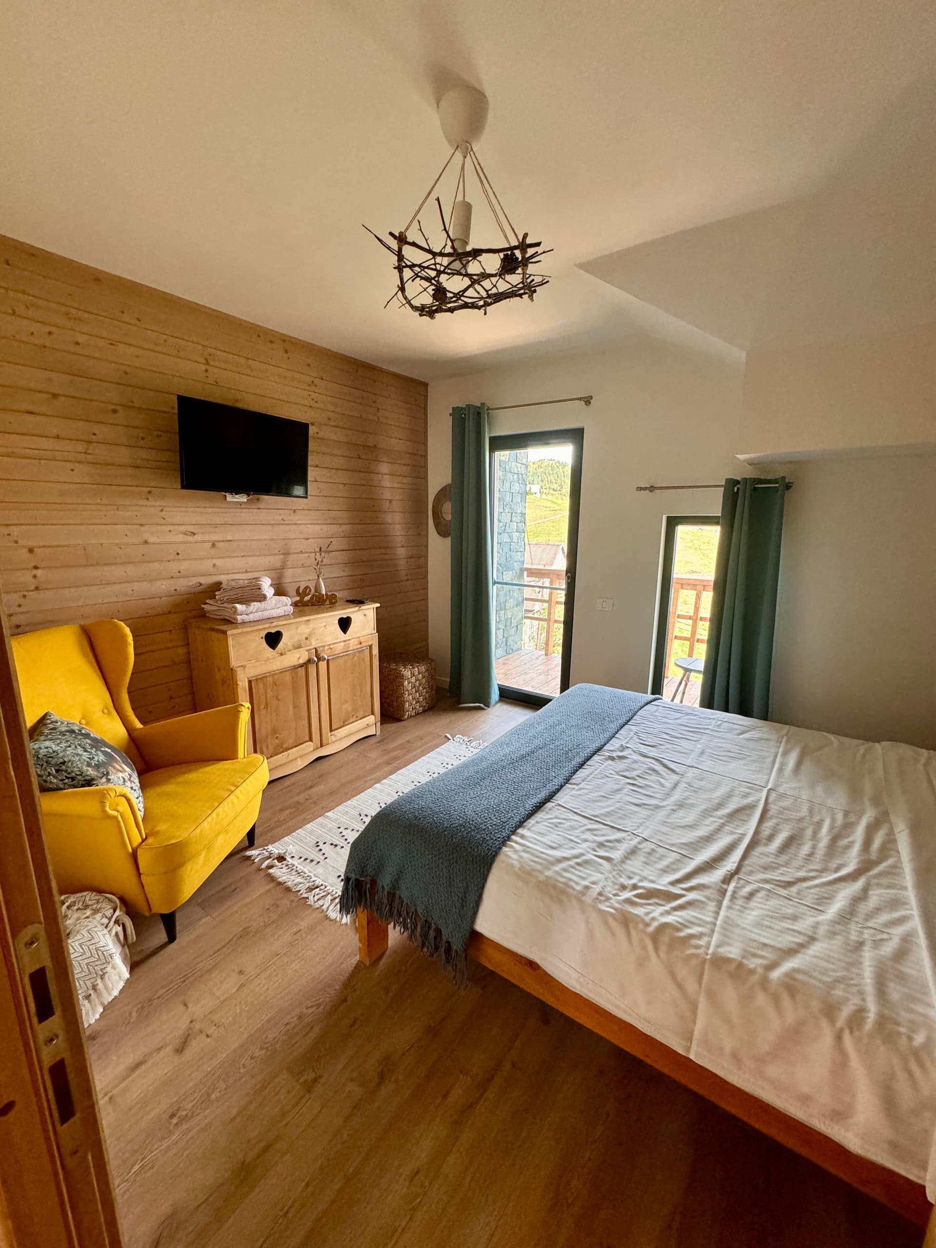 Casa de Sub Munte Fundata - Imagine 11