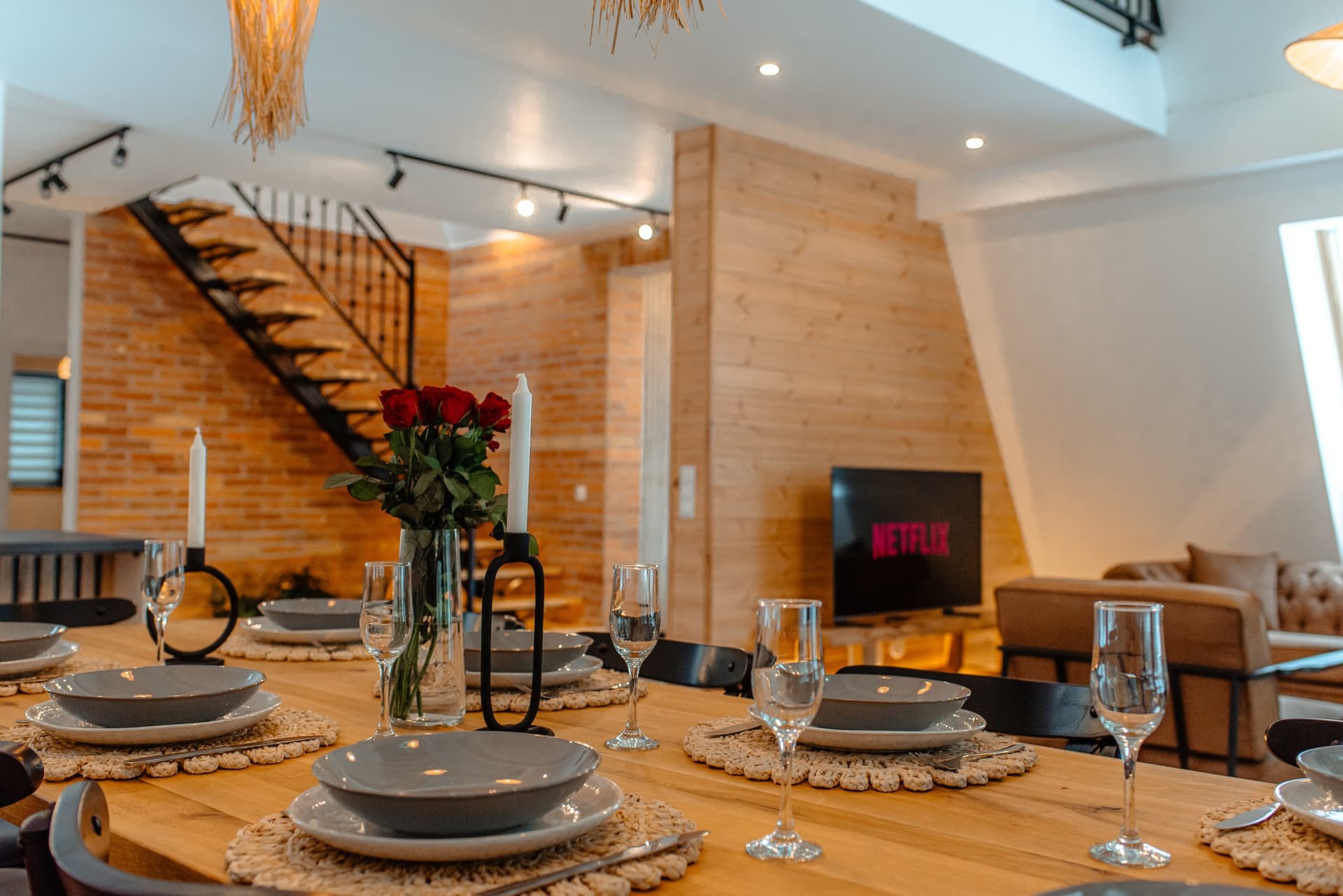 Black Raven Cabin - Imagine 4