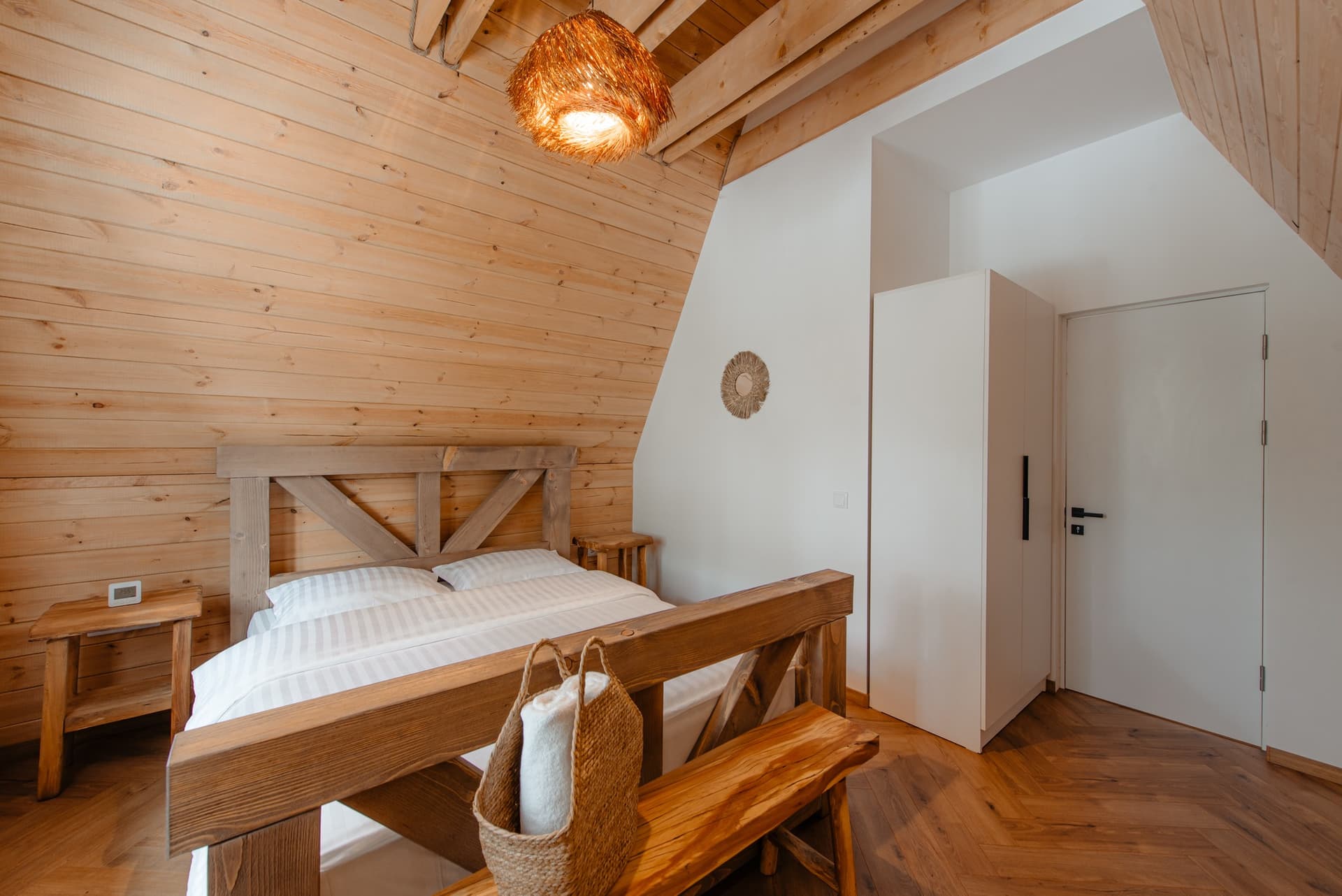 Black Raven Cabin - Imagine 7