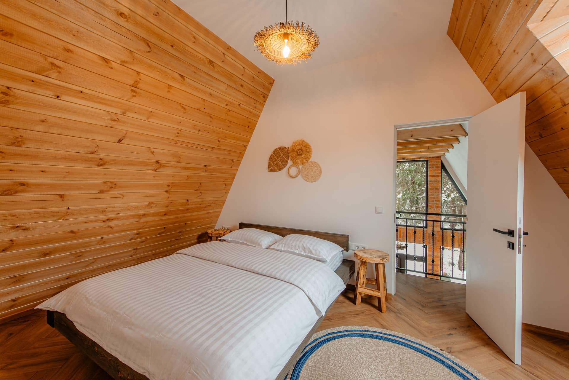 Black Raven Cabin - Imagine 9