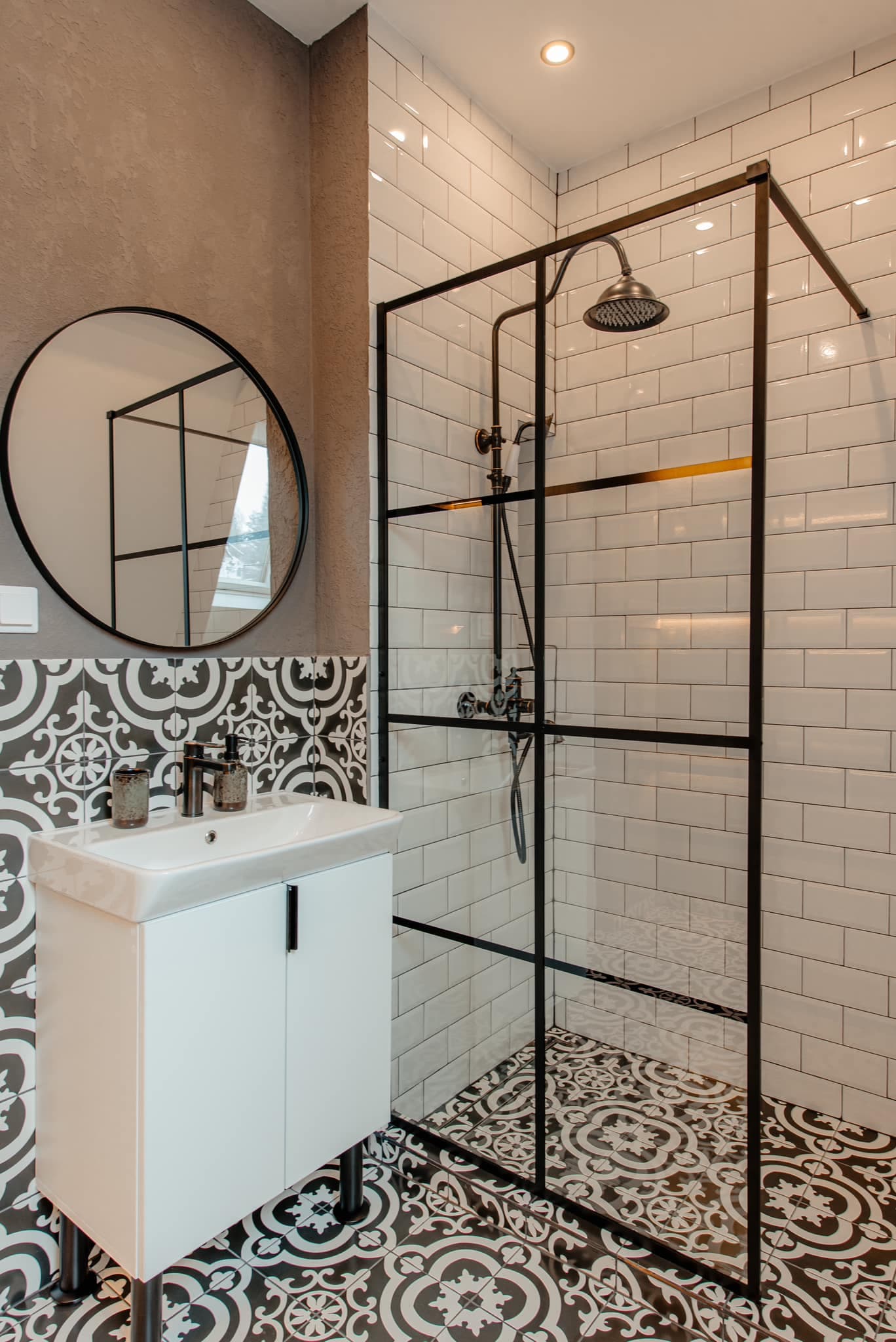 Black Raven Cabin - Imagine 11