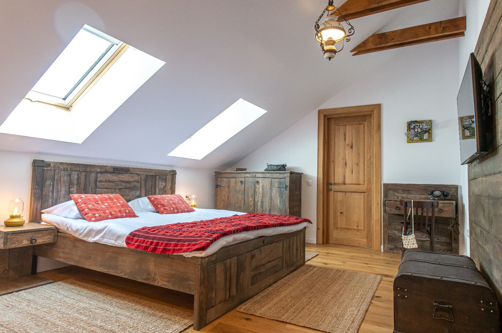 Old Barn House - Imagine 6