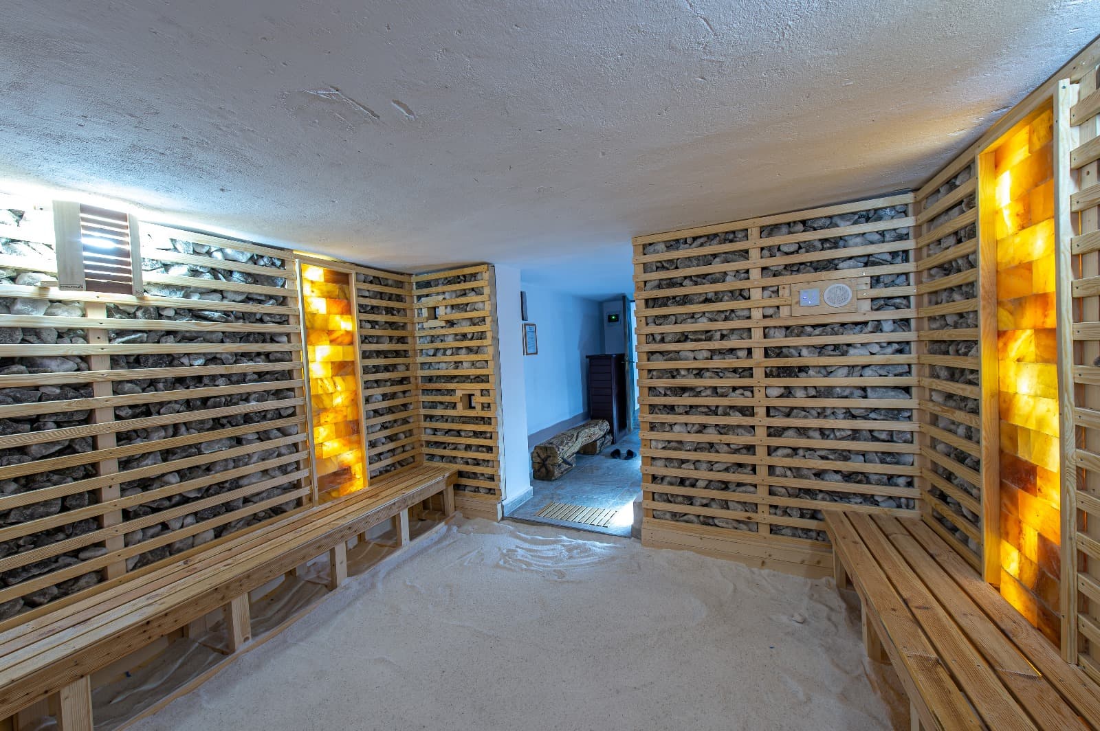 Old Barn House - Imagine 11