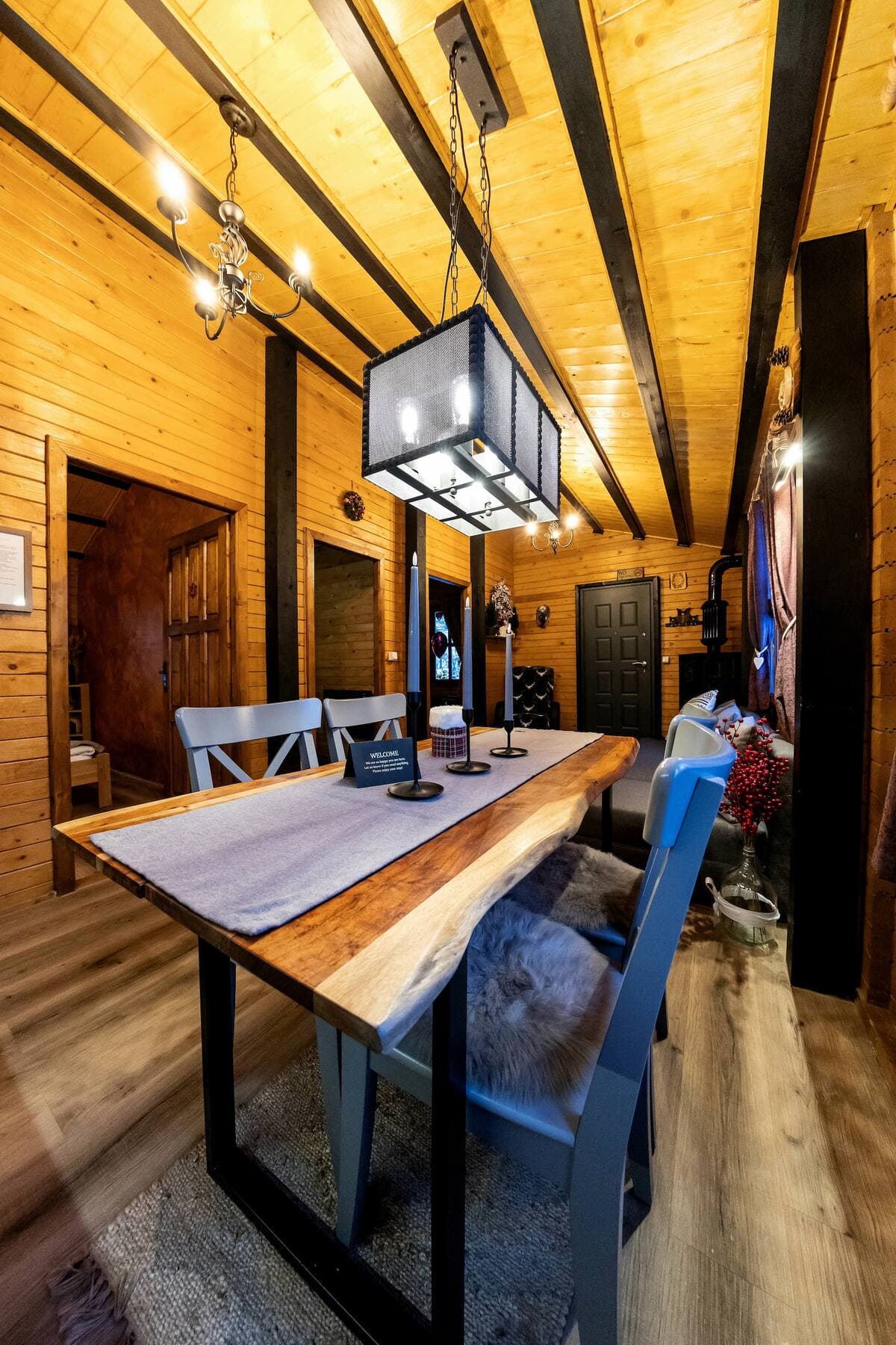 Montebello Chalet - Imagine 5