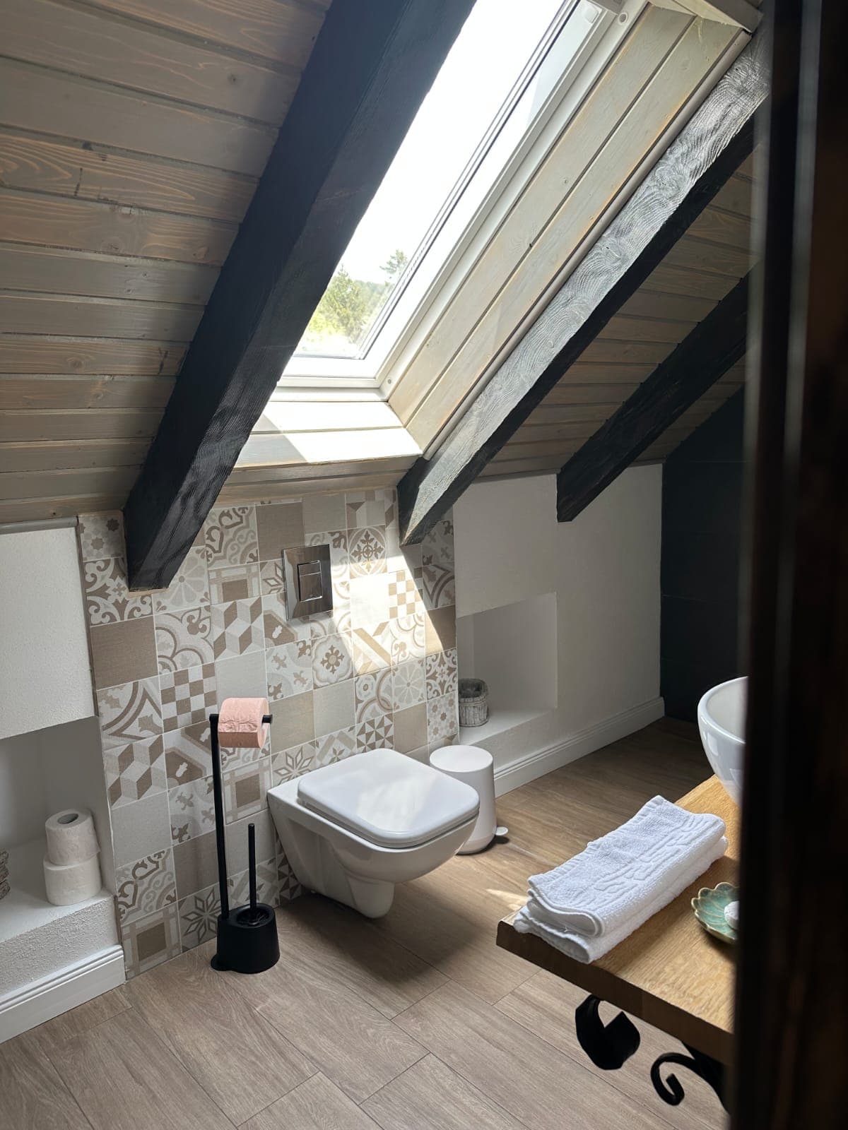 Old Cottage - Imagine 7